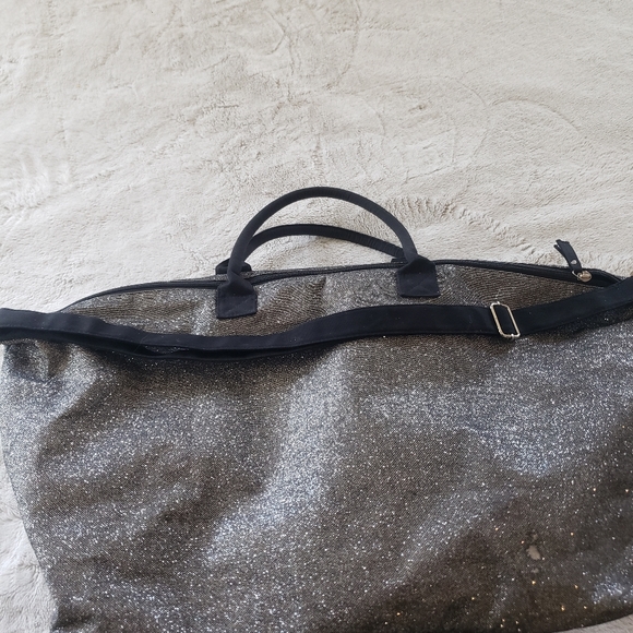 Victoria's Secret duffle bag - Picture 9 of 10